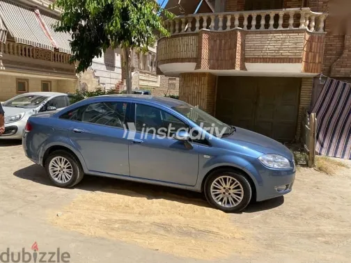 فيات لينيا 2009 أزرق غامق مستعملة للبيع - 1
