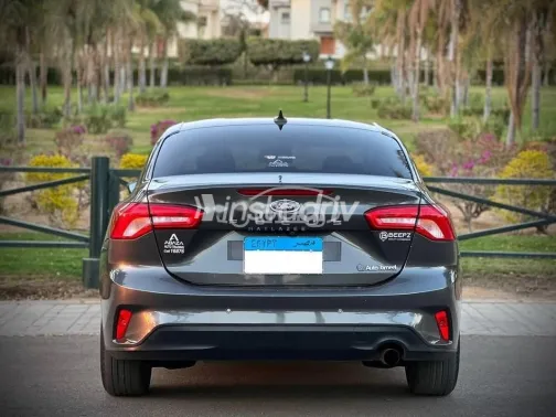 فورد فوكس 2021 أبيض مستعملة للبيع - 3