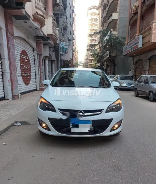 اوبل أسترا 2021 أبيض مستعملة للبيع - 1