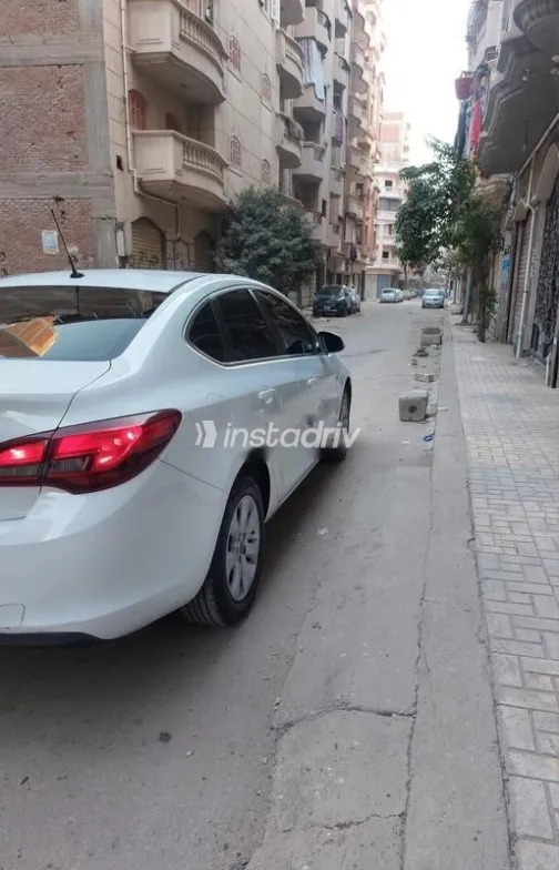 اوبل أسترا 2021 أبيض مستعملة للبيع - 5