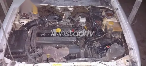 اوبل فيكترا 1995 أبيض مستعملة للبيع - 2