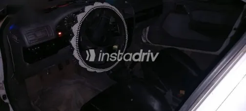 اوبل فيكترا 1995 أبيض مستعملة للبيع - 6