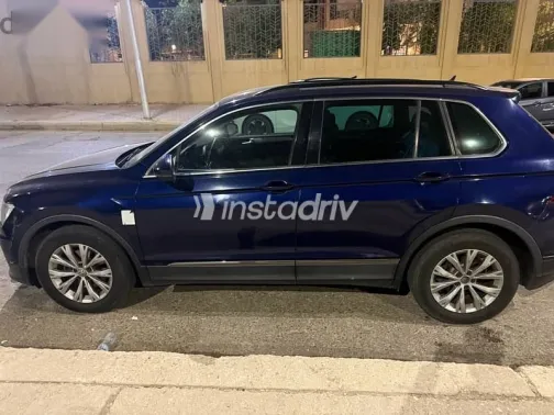 فولكس فاغن تيجون 2018 أزرق غامق مستعملة للبيع - 2