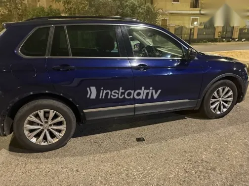 فولكس فاغن تيجون 2018 أزرق غامق مستعملة للبيع - 4