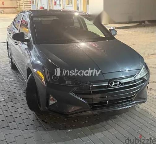 هيونداي إلنترا 2025 رمادي مستعملة للبيع - 1