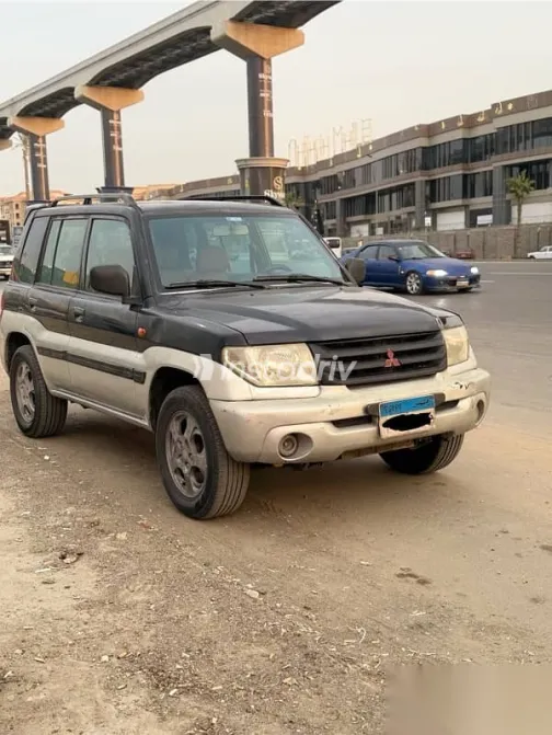 ميتسوبيشي مونتيرو 2002 أزرق غامق مستعملة للبيع - 2