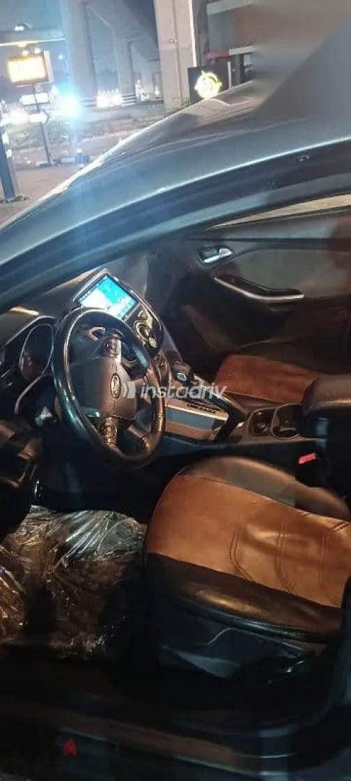 Ford Focus 2013 Beige Used for Sale - 4