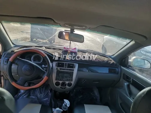 شيفروليه أوبترا 2008 ذهبي مستعملة للبيع - 1