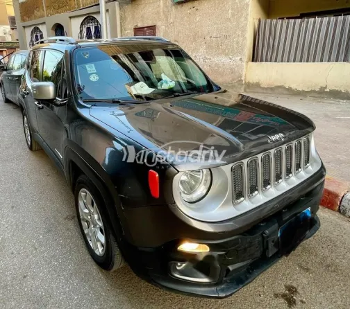 جيب رينيجيد 2016 رمادي غامق مستعملة للبيع - 2