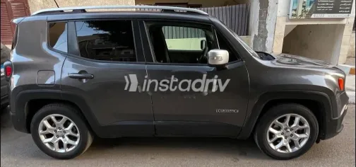 جيب رينيجيد 2016 رمادي غامق مستعملة للبيع - 4