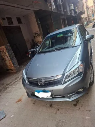 بى واى دى‬ F3 2025 أبيض مستعملة للبيع