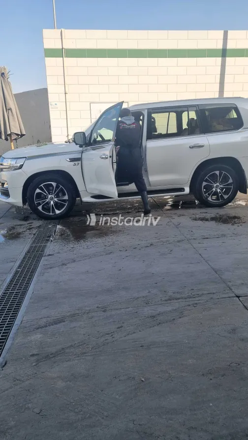 تويوتا لاند كروزر 2021 أبيض مستعملة للبيع - 4