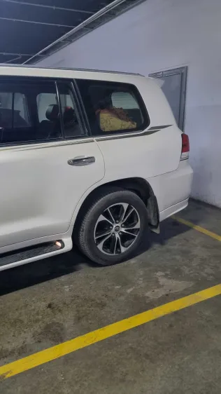 تويوتا لاند كروزر 2021 أبيض مستعملة للبيع