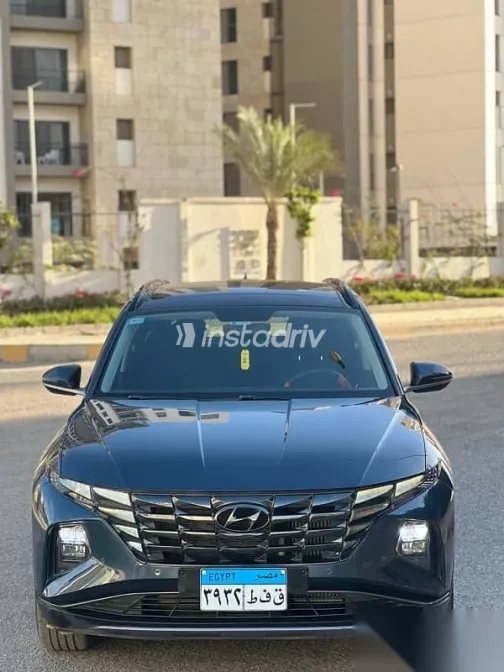 هيونداي توسان 2022 أزرق غامق مستعملة للبيع - 1
