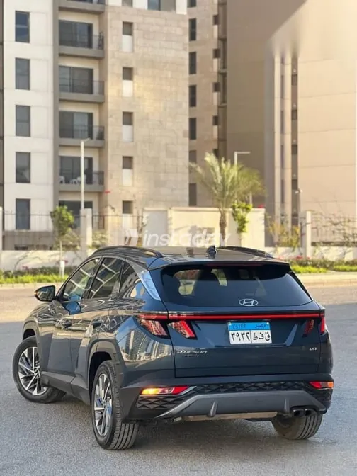 هيونداي توسان 2022 أزرق غامق مستعملة للبيع - 2