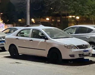 تويوتا كورولا 2003 أبيض مستعملة للبيع