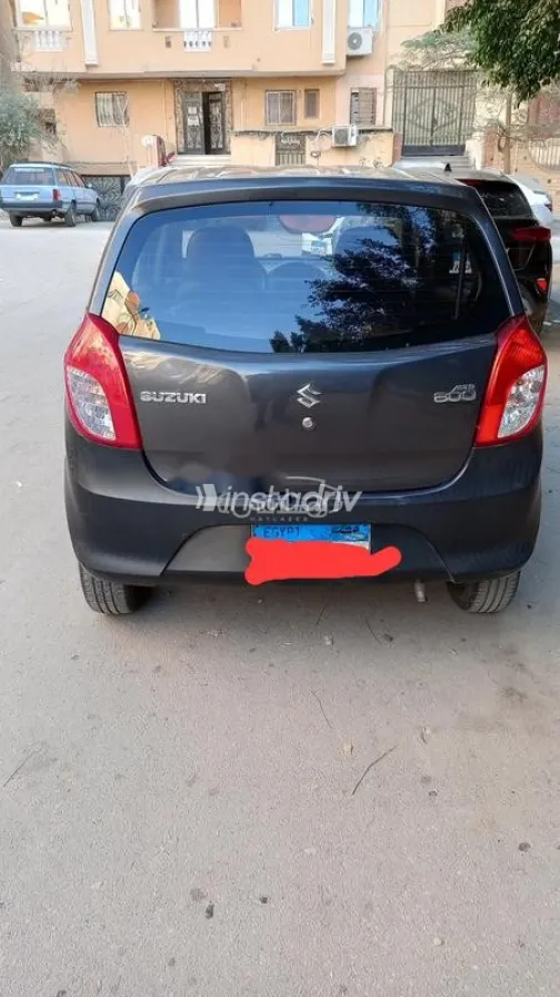 سوزوكى التو 2015 رمادي غامق مستعملة للبيع - 2