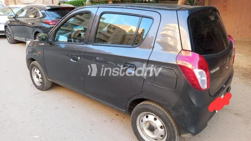 سوزوكى التو 2015 رمادي غامق مستعملة للبيع - 4