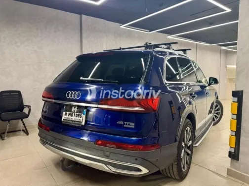 اودي Q7 2021 أزرق غامق مستعملة للبيع - 5