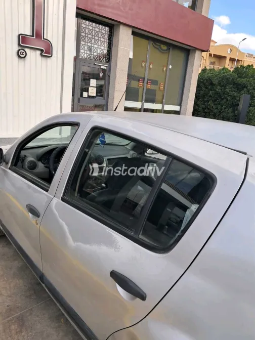 رينو سانديرو 2011 أبيض مستعملة للبيع - 9