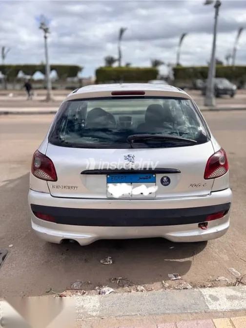 بيجو 206 2013 رمادي مستعملة للبيع - 2