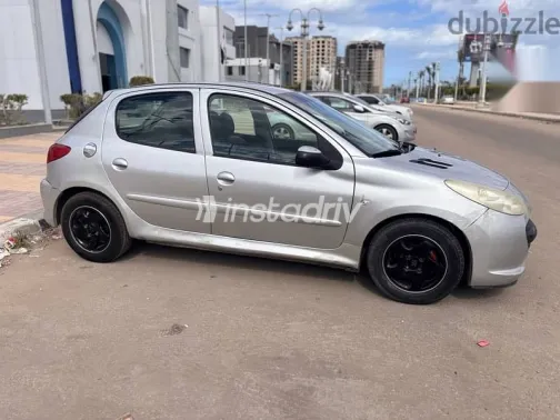 بيجو 206 2013 رمادي مستعملة للبيع - 3