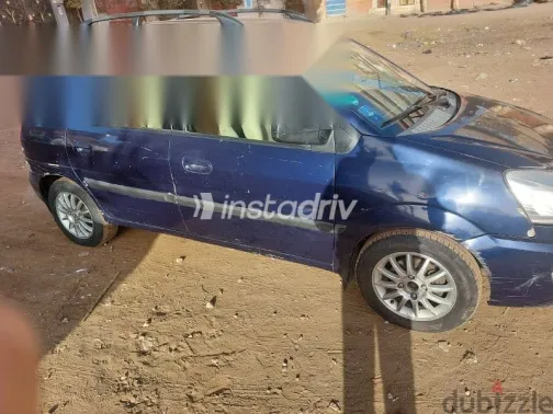 هيونداي ماتريكس 2009 أزرق غامق مستعملة للبيع - 1