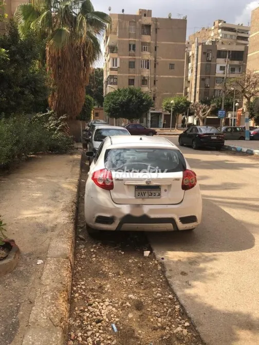 بريليانس FRV 2013 أبيض مستعملة للبيع - 2