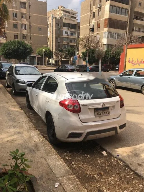 بريليانس FRV 2013 أبيض مستعملة للبيع - 3