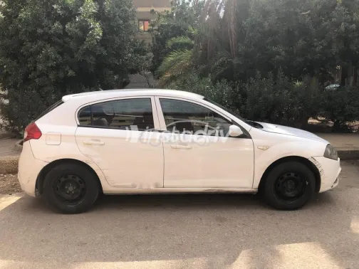 بريليانس FRV 2013 أبيض مستعملة للبيع - 4