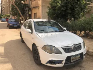 بريليانس FRV 2013 أبيض مستعملة للبيع