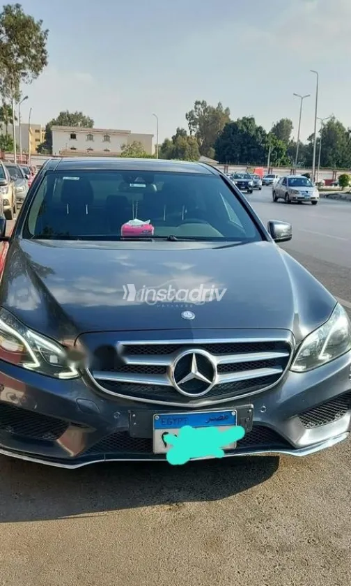 مرسيدس E 250 2014 رمادي غامق مستعملة للبيع - 1