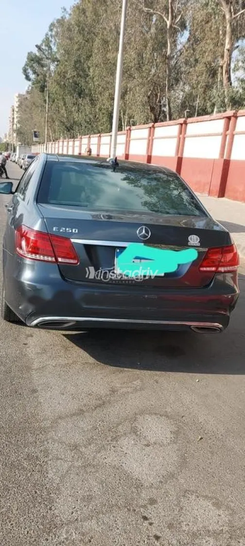 مرسيدس E 250 2014 رمادي غامق مستعملة للبيع - 3