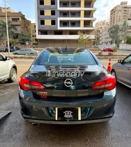 اوبل أسترا 2019 أخضر مستعملة للبيع - 3