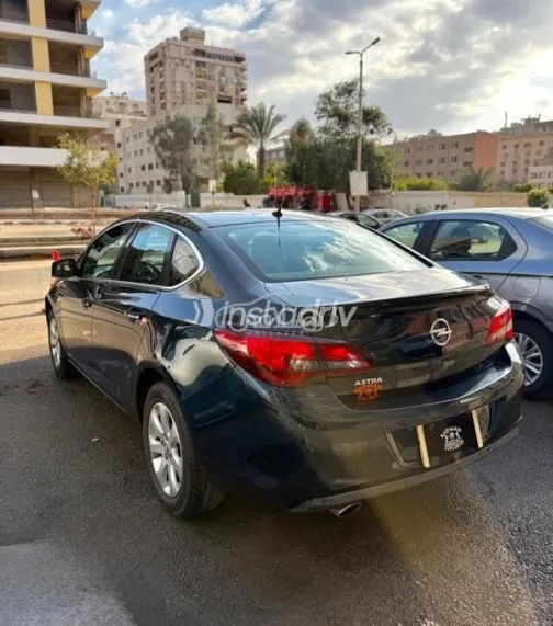 اوبل أسترا 2019 أخضر مستعملة للبيع - 4