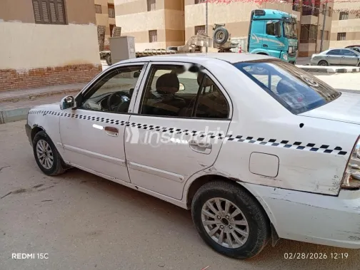 هيونداي فيرنا 2013 أبيض مستعملة للبيع - 3