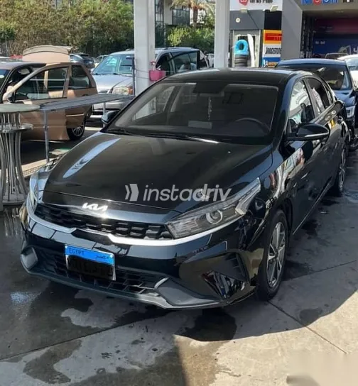 كيا سيراتو 2023 أسود مستعملة للبيع - 1