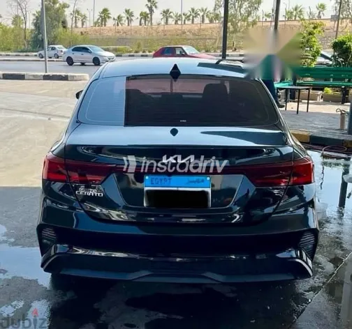 كيا سيراتو 2023 أسود مستعملة للبيع - 2