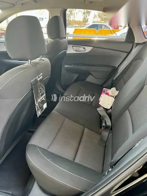 كيا سيراتو 2023 أسود مستعملة للبيع - 3