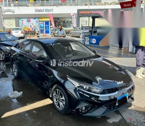 كيا سيراتو 2023 أسود مستعملة للبيع - 4