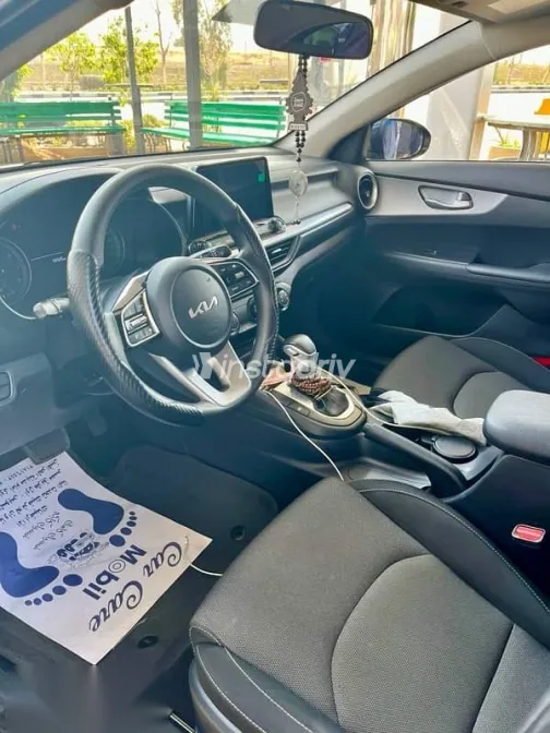 كيا سيراتو 2023 أسود مستعملة للبيع - 5