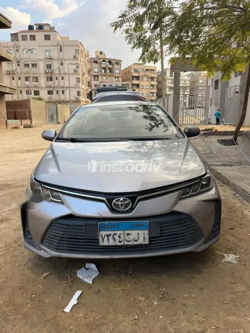 تويوتا كورولا 2020 أبيض مستعملة للبيع - 1