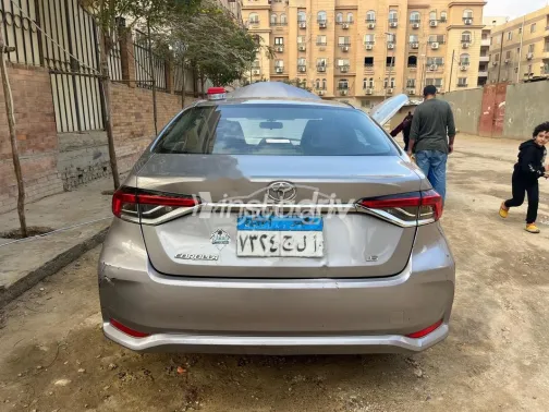 تويوتا كورولا 2020 أبيض مستعملة للبيع - 2