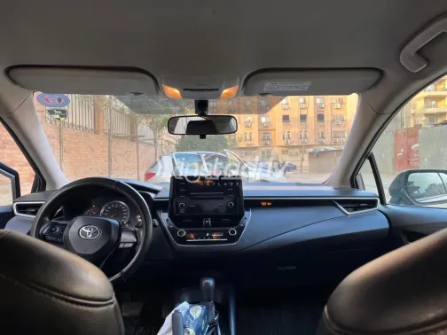 تويوتا كورولا 2020 أبيض مستعملة للبيع - 4