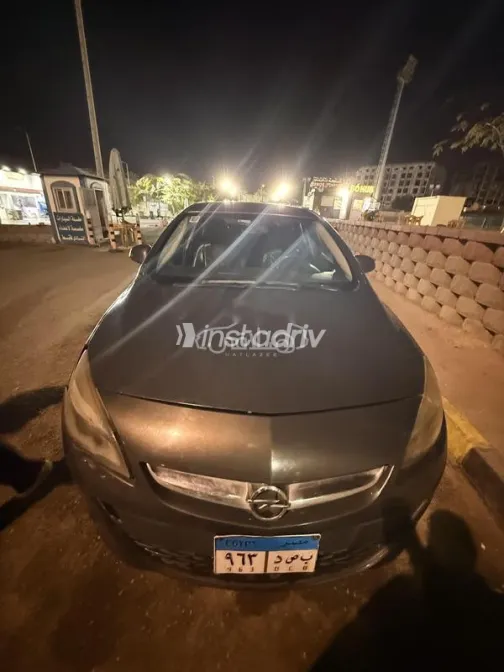 اوبل أسترا 2013 أسود مستعملة للبيع - 4