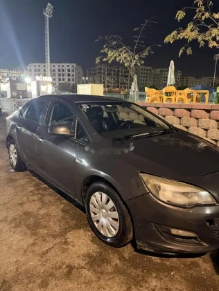 اوبل أسترا 2013 أسود مستعملة للبيع