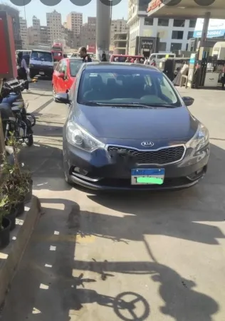 كيا سيراتو 2016 أزرق غامق مستعملة للبيع