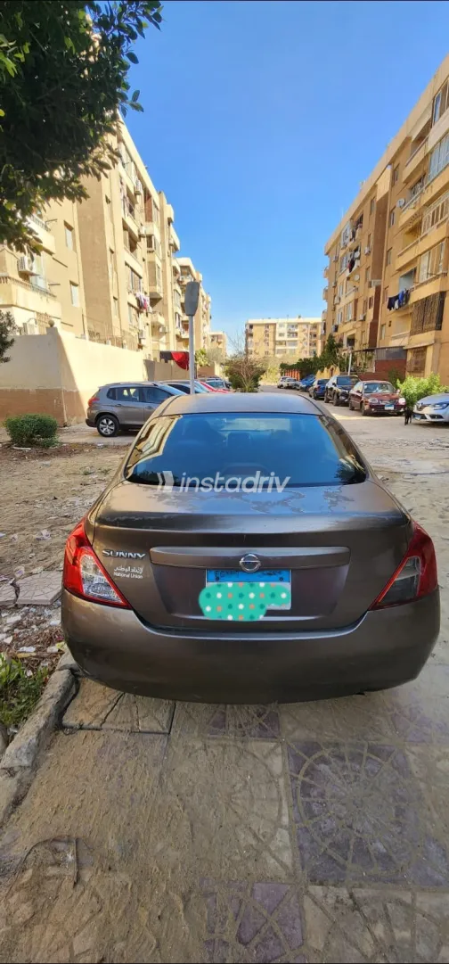 نيسان صنى 2014 أبيض مستعملة للبيع - 1