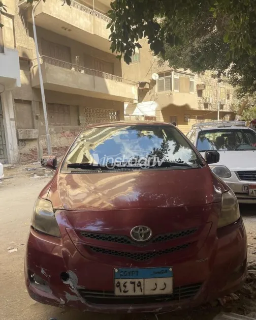تويوتا ياريس 2008 أحمر غامق مستعملة للبيع - 1