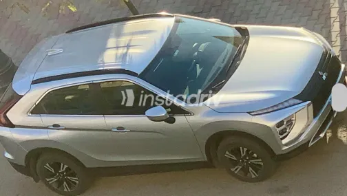 ميتسوبيشي اكليبس 2025 أبيض مستعملة للبيع - 1